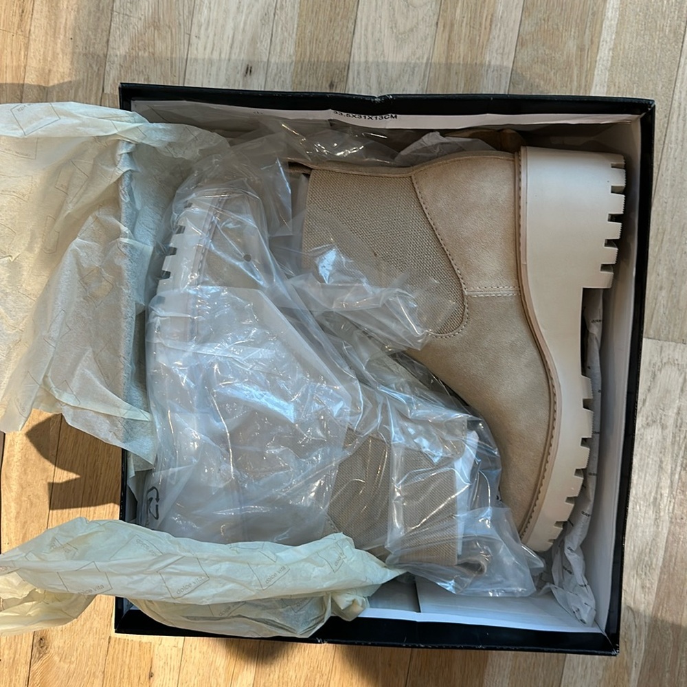 Jaelyn Dune suede Dolce Vita booties